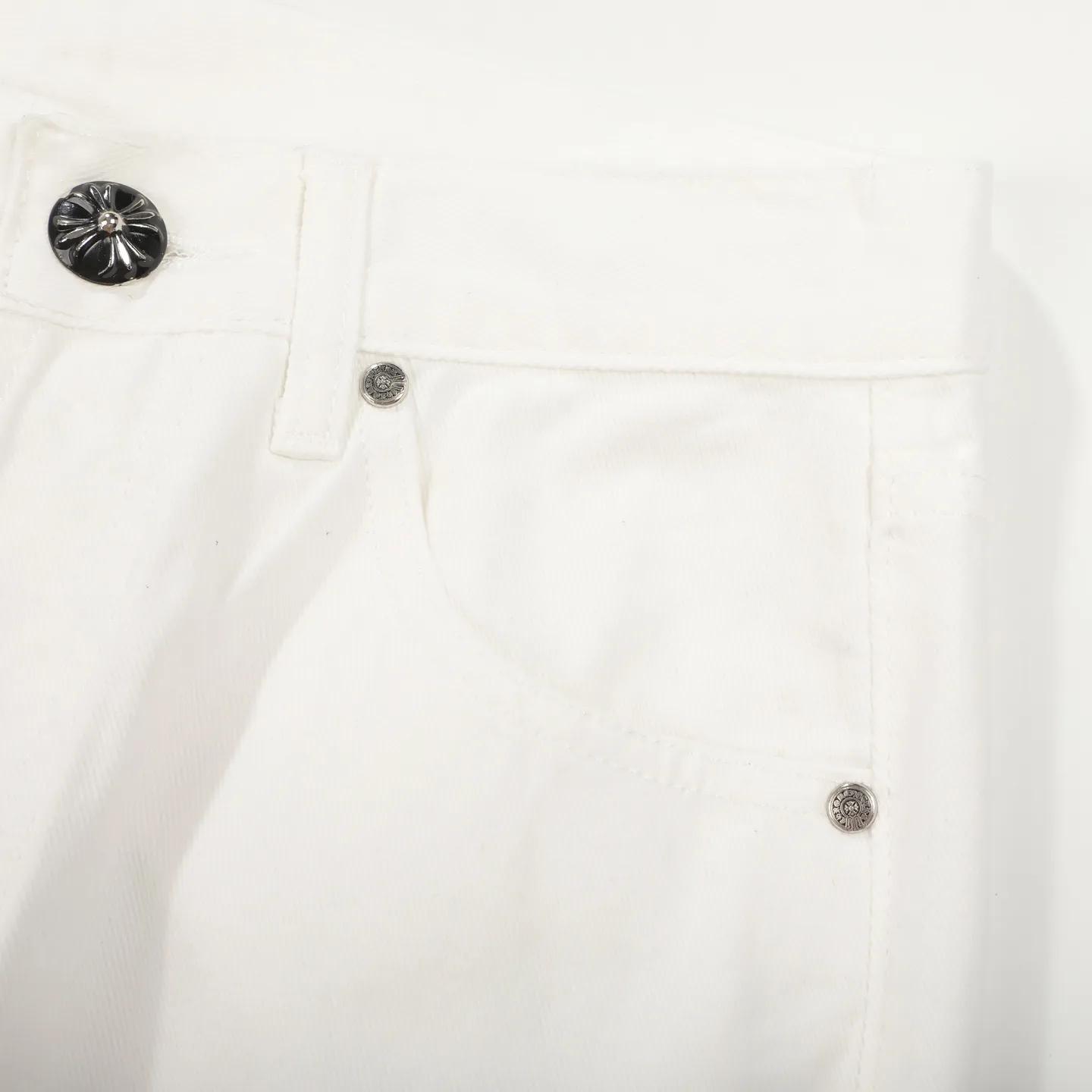 P250 Chrome Hearts CH Miami white and green limited edition cross patch leather jeans. Original purchased and printed. Really restores the ultimate texture of Vintage. Special Italian cowhide print and cut. Customized sheepskin three-layer thick line leather. The whole body is spliced in heavy water washing process. Craftsmen hand-splash ink. You can see the details. Three-dimensional cutting version. Loose and comfortable. Not picky on the figure. Makes you taller and slimmer. Factory Seiko. Original quality control. Same style for men and women. Can be matched with couples. Versatile recommendation. Necessary jeans for all seasons Color: white and green Size: S-XL (corresponding to 28-34)